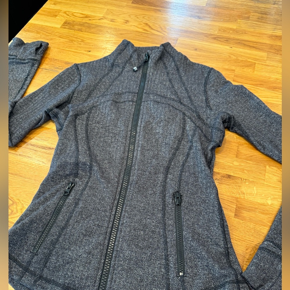 LULULEMON dark Grey define zip up jacket soze 6